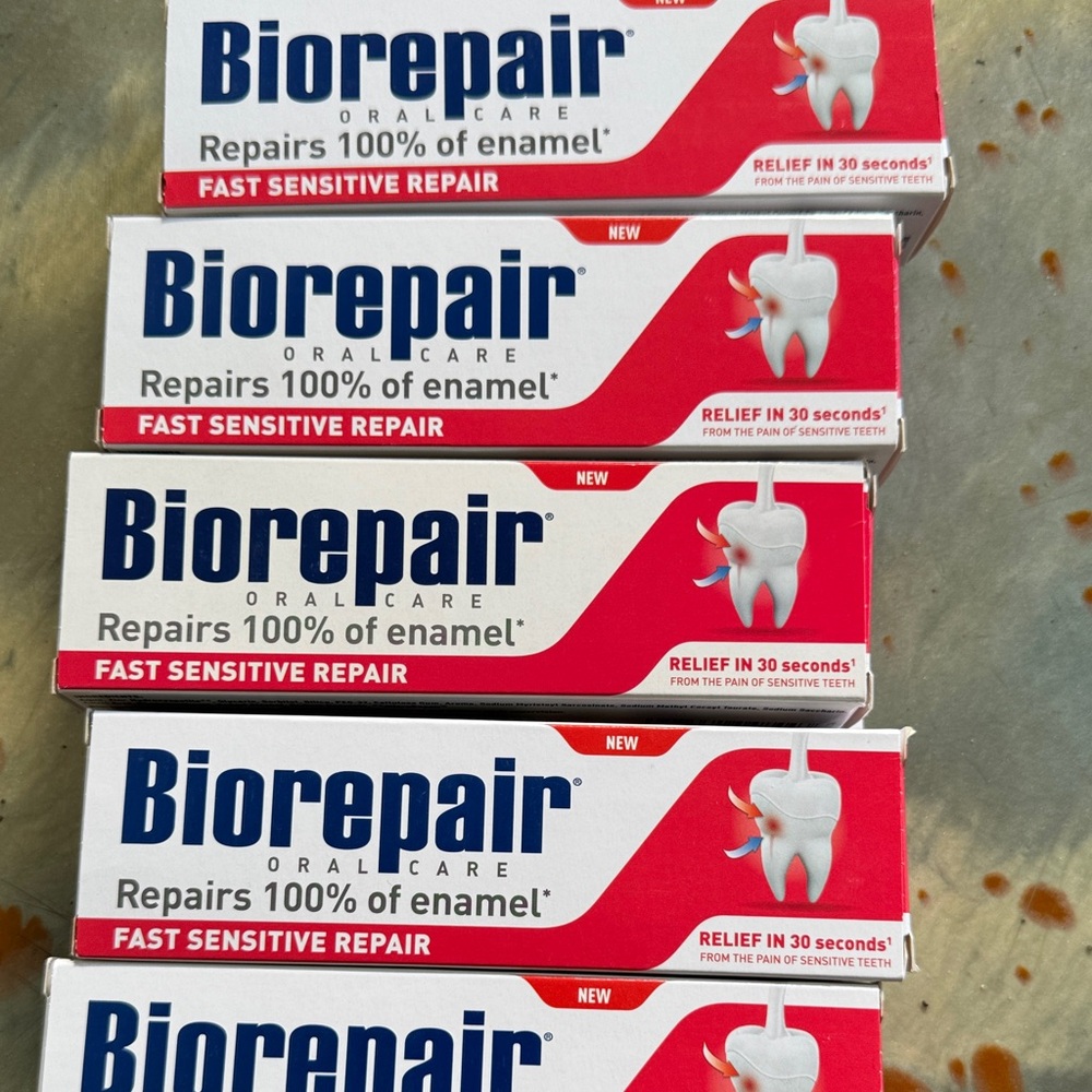 Fast Sensitive Repair Toothpaste - Red and White